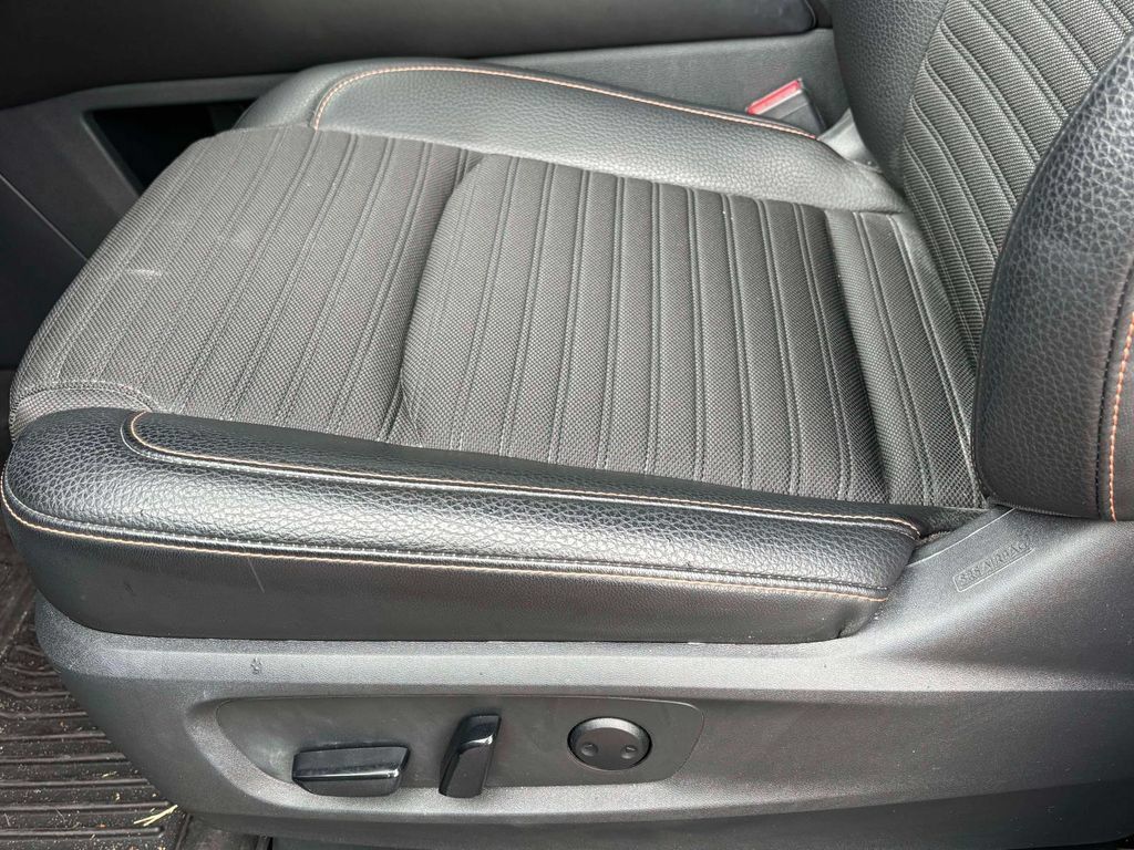 Used 2024 Nissan Pathfinder Rock Creek AWD/4WD image 4
