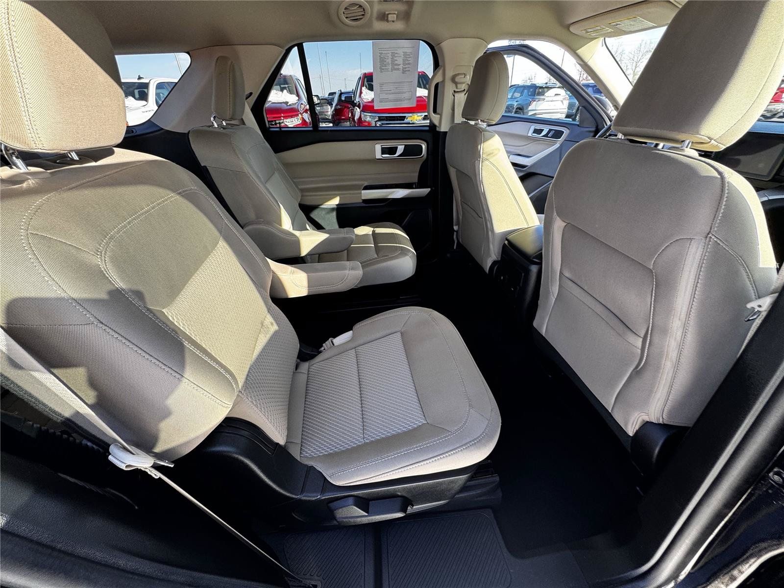 Used 2023 Ford Explorer XLT AWD/4WD image 8