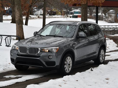 Used 2017 BMW X3 xDrive28i image 3