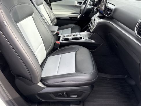 Used 2023 Ford Explorer XLT w/ Equipment Group 202A image 13