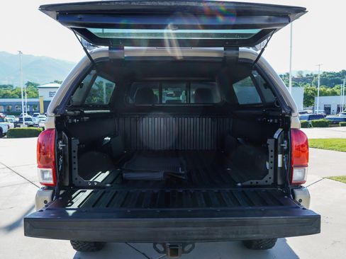 Used 2019 Toyota Tacoma TRD Sport w/ Technology Package AWD/4WD image 14