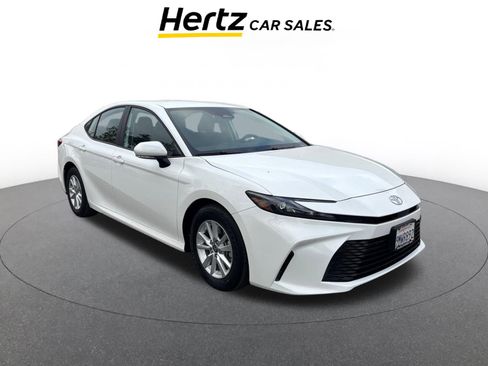 Used 2025 Toyota Camry LE image 1
