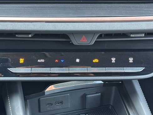 Used 2025 Buick Envision Sport Touring image 28