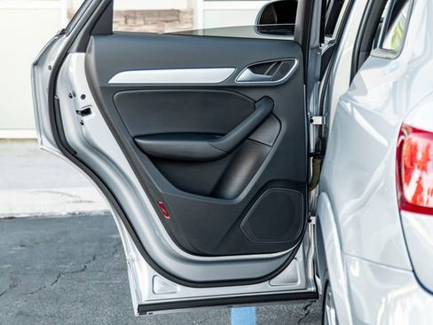 Used 2018 Audi Q3 2.0T Premium w/ Convenience Package image 25