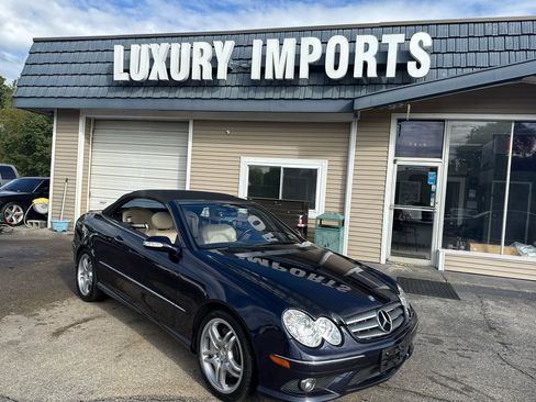 Used 2009 Mercedes-Benz CLK 550 Cabriolet w/ Premium I Pkg image 2