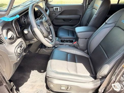 Used 2025 Jeep Wrangler Unlimited Rubicon 4xe w/ Safety Group AWD/4WD image 17