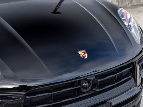 Certified 2022 Porsche Macan S AWD/4WD image 15