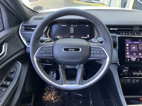 Used 2025 Jeep Grand Cherokee L Laredo AWD/4WD image 20