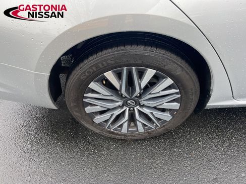 Used 2024 Nissan Altima 2.5 SV image 19