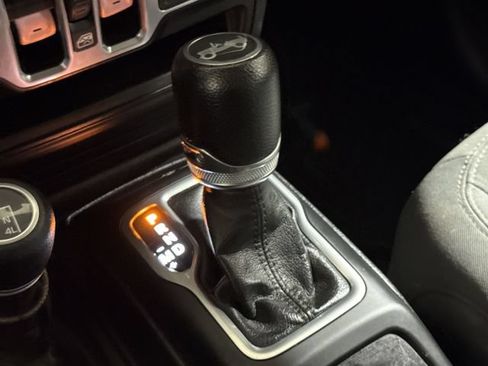 Used 2018 Jeep Wrangler Unlimited Sport S AWD/4WD image 17