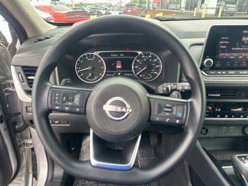 Used 2024 Nissan Rogue SV AWD/4WD image 16