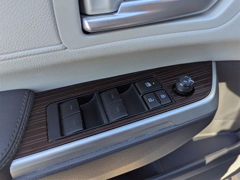 Used 2024 Toyota Sienna XLE image 34