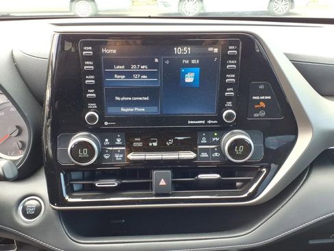 Used 2021 Toyota Highlander LE AWD/4WD image 7