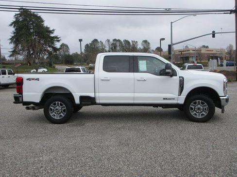 Used 2024 Ford F250 Lariat image 3
