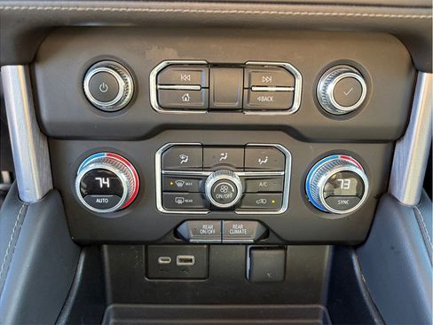 Used 2022 GMC Yukon XL SLE image 31