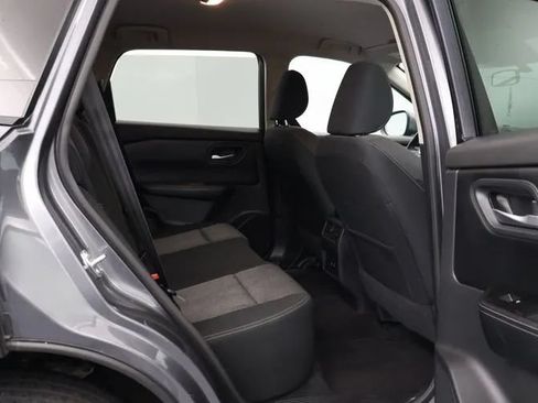 Used 2025 Nissan Rogue SV FWD image 18