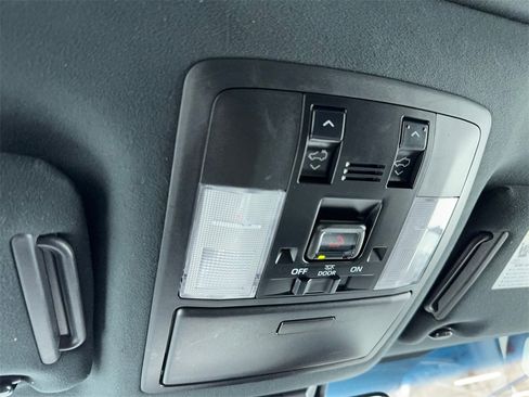 Used 2023 Lexus GX 460 Premium w/ Accessory Package image 33