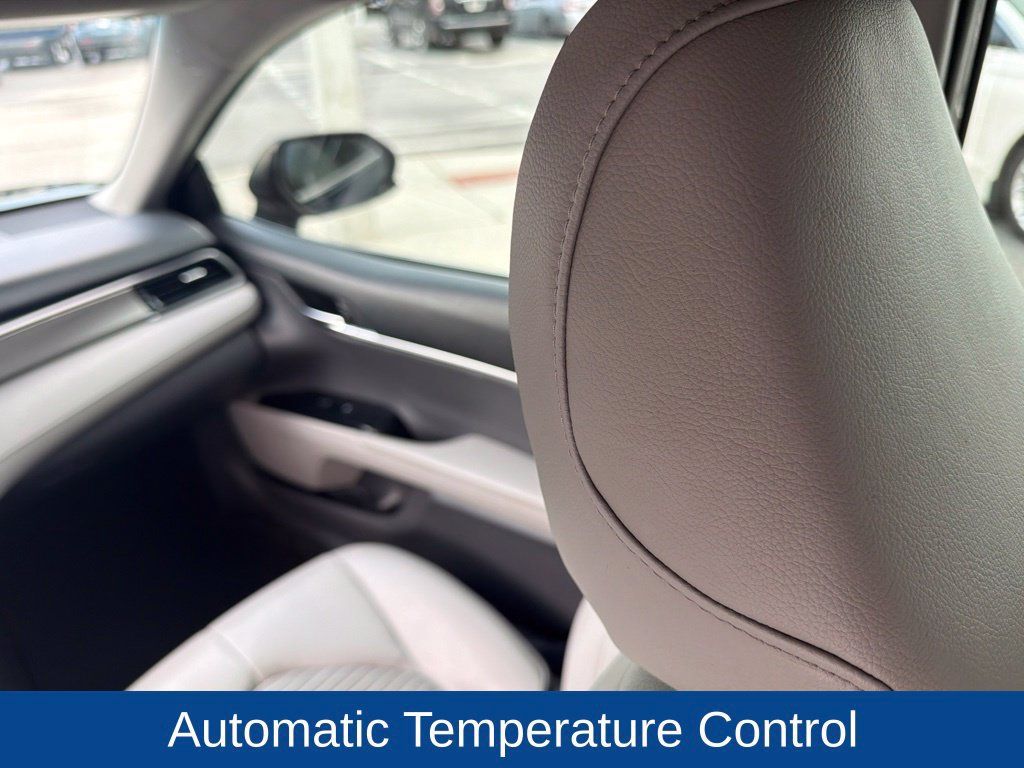 Used 2019 Toyota Camry SE w/ Carpet Mat Package FWD image 19
