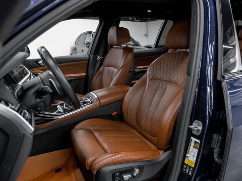 Used 2022 BMW X7 M50i w/ Executive Package image 35