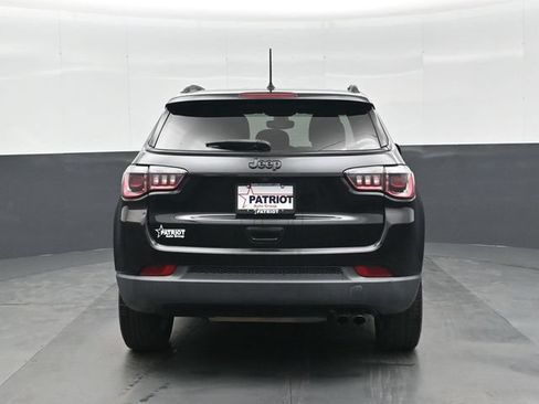 Used 2018 Jeep Compass Latitude FWD image 23