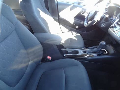 Used 2021 Toyota Corolla LE image 9
