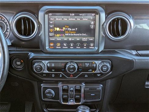 Used 2022 Jeep Wrangler Unlimited Sahara image 16