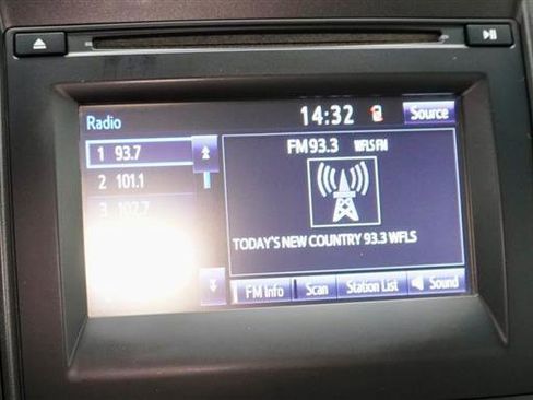 Used 2016 Toyota Camry LE image 33