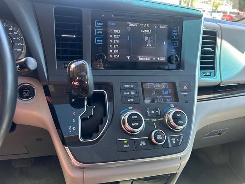 Used 2015 Toyota Sienna XLE Premium AWD/4WD image 20