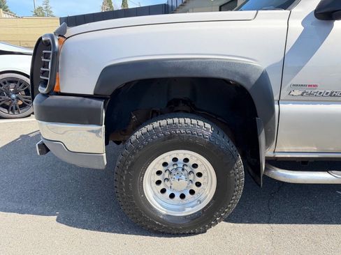 Used 2004 Chevrolet Silverado 2500 W/T w/ Heavy-Duty Power Package AWD/4WD image 13