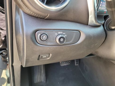 Used 2020 Chevrolet Blazer LT FWD image 26