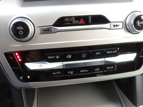 Certified 2022 Ford Explorer XLT w/ Equipment Group 202A image 22