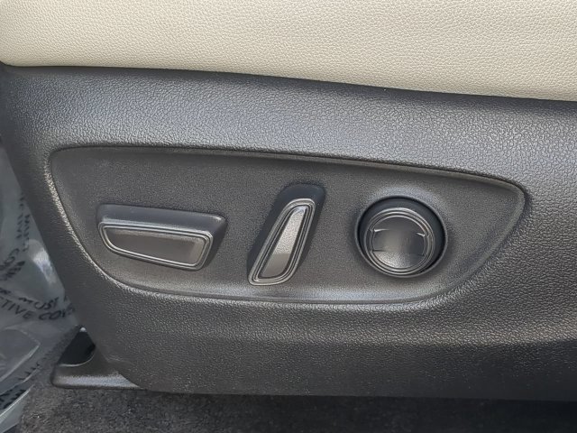 Certified 2025 Toyota Grand Highlander FWD image 23