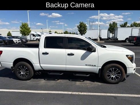 Used 2022 Nissan Titan SV w/ SV Convenience Package AWD/4WD image 2