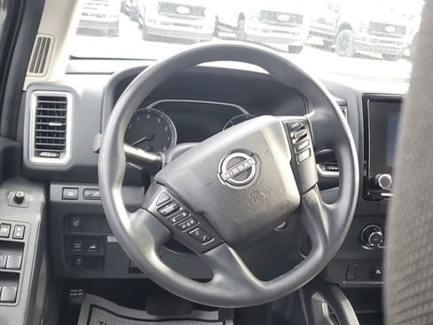 Used 2022 Nissan Frontier SV w/ Graphics Package image 10