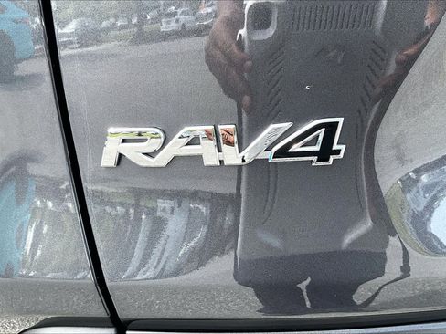 Used 2025 Toyota RAV4 XLE AWD/4WD image 10