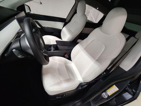 Used 2021 Tesla Model Y Long Range image 24