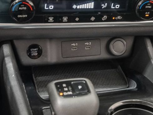 Used 2025 Nissan Rogue SV FWD image 19