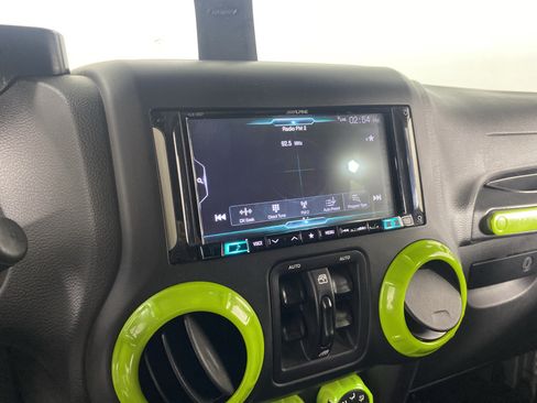 Used 2018 Jeep Wrangler Unlimited Sport S AWD/4WD image 25