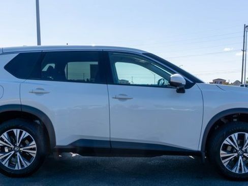 Used 2021 Nissan Rogue SV image 5