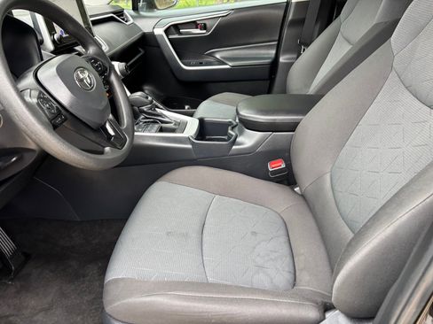 Used 2025 Toyota RAV4 XLE image 10