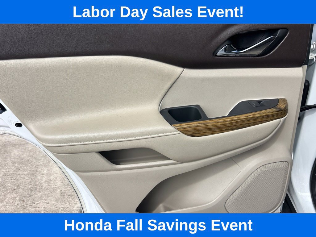 Used 2018 GMC Acadia Denali w/ Technology Package FWD image 13