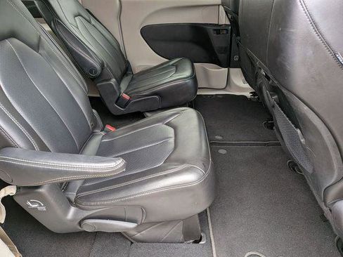 Certified 2023 Chrysler Pacifica Touring-L image 29