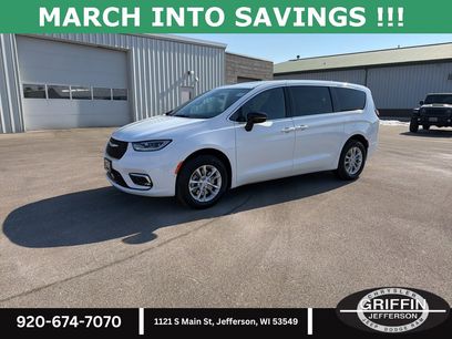 New 2026 Chrysler Pacifica Select