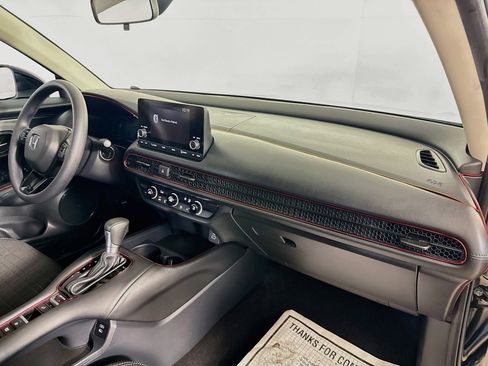 Certified 2025 Honda HR-V LX image 34
