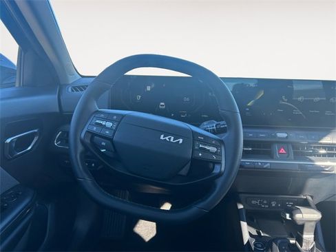 Used 2025 Kia K4 EX image 12