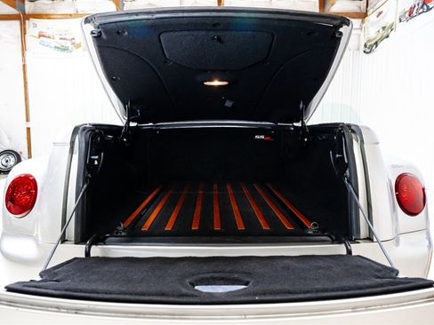 Used 2004 Chevrolet SSR w/ Preferred Equipment Group image 31