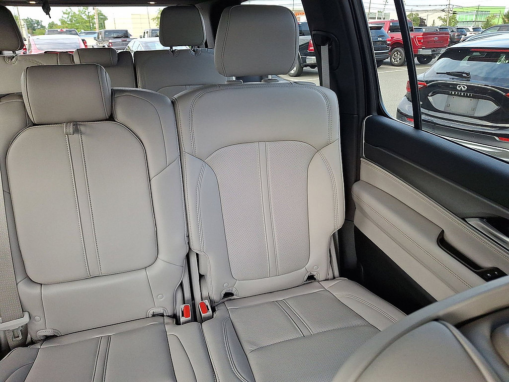 Used 2025 Jeep Wagoneer 4WD image 14