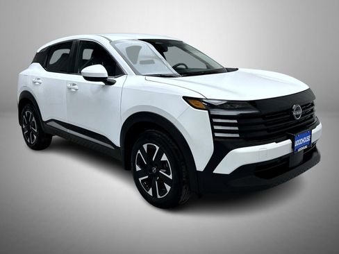 Used 2025 Nissan Kicks SV image 3