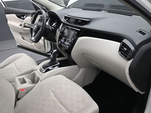 Used 2020 Nissan Rogue Sport SV image 25