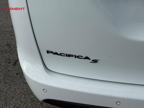 Used 2024 Chrysler Pacifica Limited FWD image 6